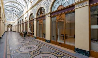 Showroom in Palais Royal (1 arcade) - Image 6