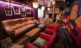 Bar atypique d�cor� par des artistes en plein quartier Montorgueil - Image 1