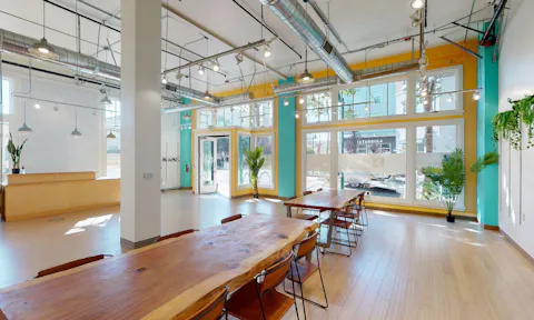 Sunlit space for pop-ups and meetings - Image 0