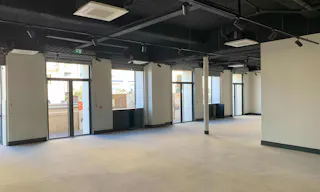 Nouvel espace à Marseille de 200m², modulable en deux cellules avec stockage. - Image 0