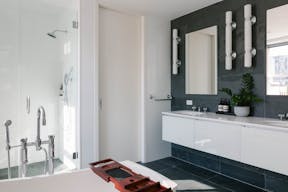 Sun-Drenched Soho Penthouse with Two Terraces - Image 11