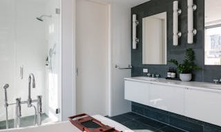 Sun-Drenched Soho Penthouse with Two Terraces - Image 11