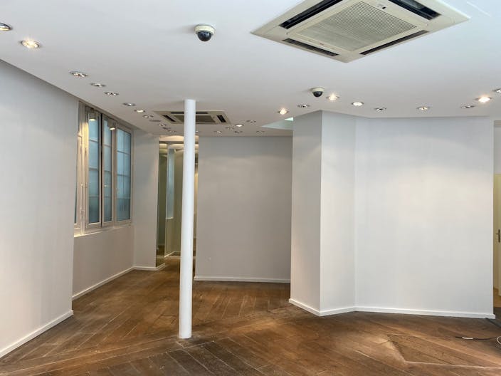 Grande boutique face au canal Saint-Martin - Image 3