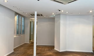 Grande boutique face au canal Saint-Martin - Image 3