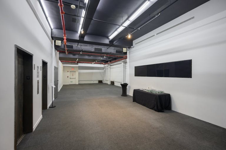 Expansive Loft with High Ceilings in Midtown Manhattan - Image 4