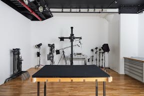 7500 sqft Bright West Soho Studios - Image 24