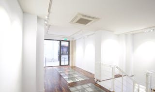 Boutique Paris - Image 1