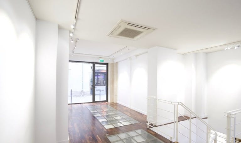 Boutique Paris - Image 1