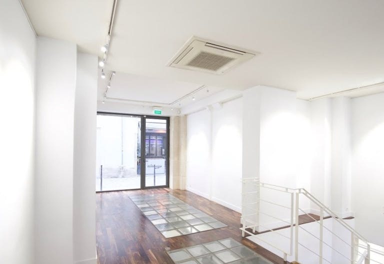 Boutique Paris - Image 1