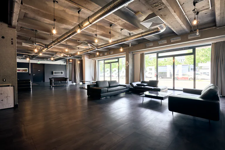Large Retail & Experience Floor Near Alexanderplatz - Image 0