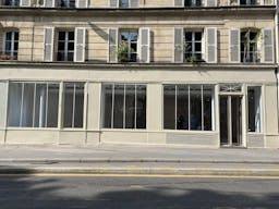 Grande boutique face au canal Saint-Martin - Image 1