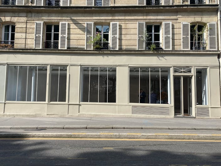 Grande boutique face au canal Saint-Martin - Image 1