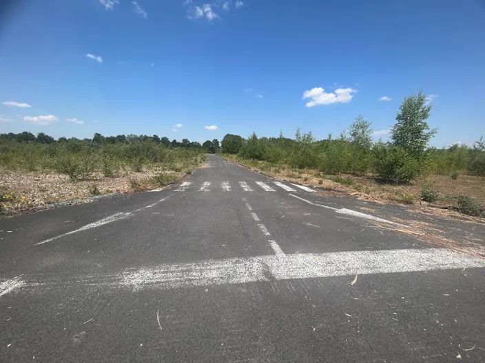Décor/Lieu de tournage: Routes Privées - Image 0