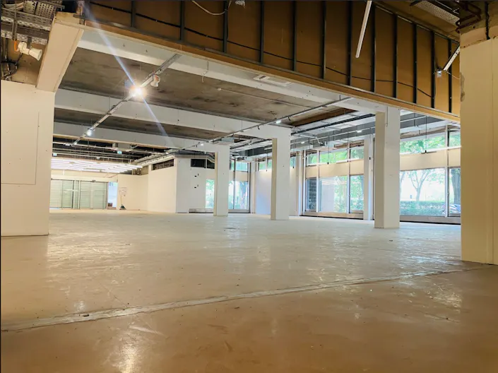 Industrial space near Eiffel Tower - Image 0
