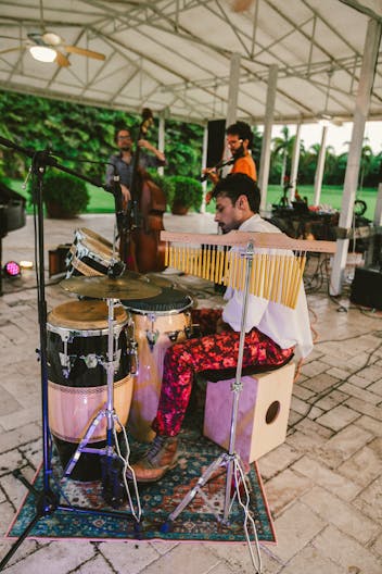 Tranquil Oasis Retreat with Lush Gardens and Modern Amenities Near Miami - Image 4