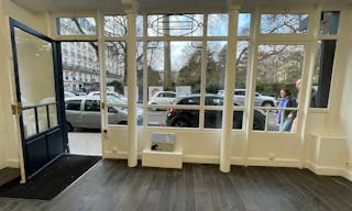 Spacious and bright Gallery Space - Image 17