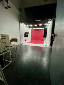 PHOTO STUDIO white cube 40 M2 pour tous projets créatifs - Image 0