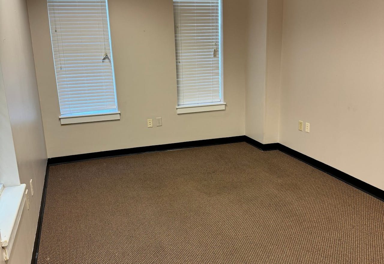 Large office space available for rent immediate - Image 2