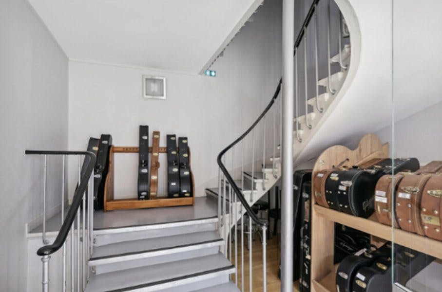 423 Square Meter Office Space on Rue Albert Thomas, Paris