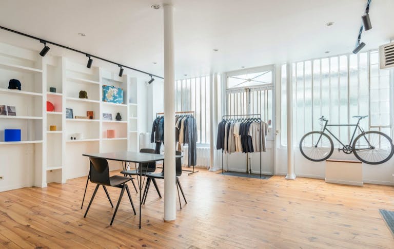 Charming Workshop / Showroom for Rent - Paris Le Marais - Image 3