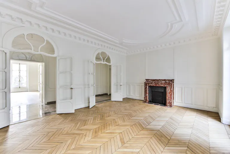 Gorgeous Space Near Monceau Park - Image 2