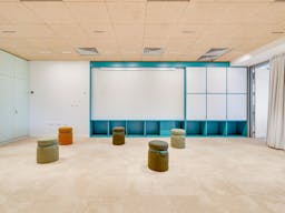 Salle cr�ative pouvant accueillir jusqu'� 35 personnes - Image 3