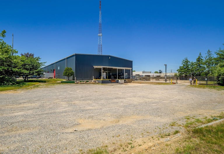 4000 SF of Storage or Cold Storage (Freezing) - Image 1