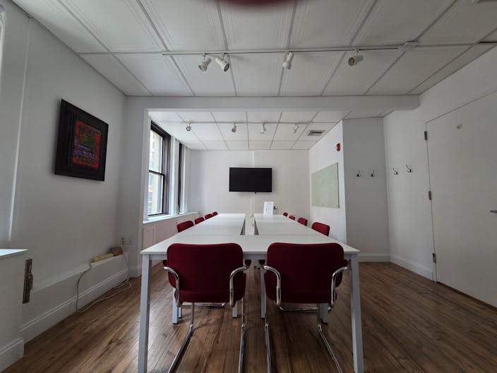 Spacious Conference Room on 5th Avenue - Image 1