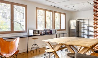 Location bureau Paris 18 : espace cl�-en-main pouvant accueillir jusqu?� 45 postes sur une superficie de 230m2 - Image 7