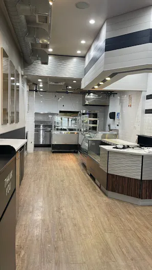 Modern Midtown Restaurant and Bar - Image 0