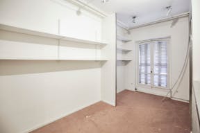 Store in Saint-Germain-des-Pr�s - Image 3