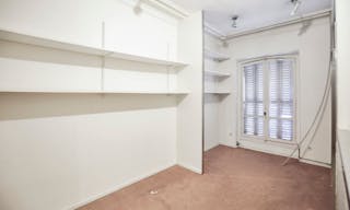 Store in Saint-Germain-des-Pr�s - Image 3