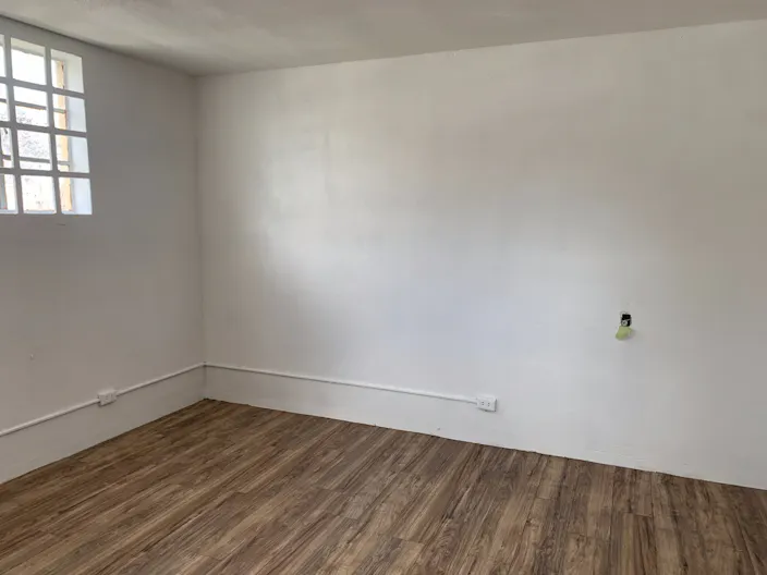 Office/Art Studio/Construction Yard/ - Image 3