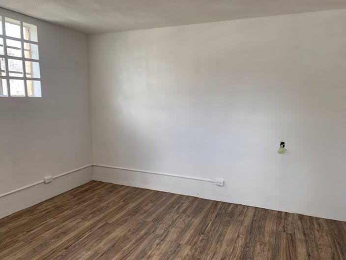 Office/Art Studio/Construction Yard/ - Image 3