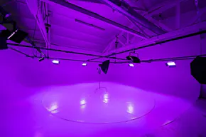 Olympic 3 - Large White Cyc Wall with Car Turntable - Image 8