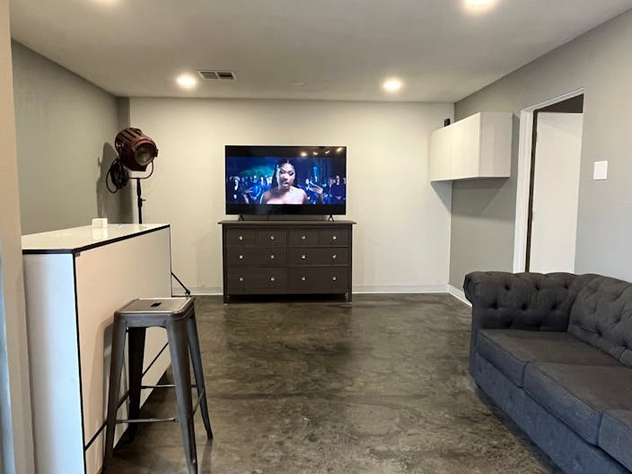 Orange County Studio - Image 2