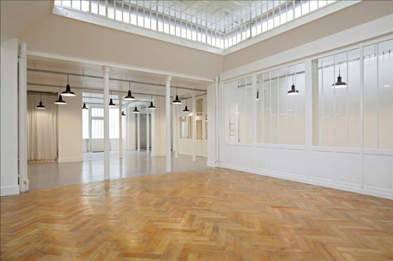 Premium Space In R�publique - Image 3