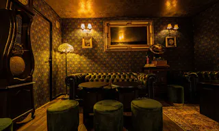Retour dans le temps dans un magnifique Bar priv� - Image 14