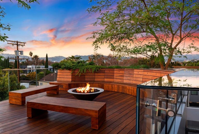 Beautiful Rooftop Venue - Image 4