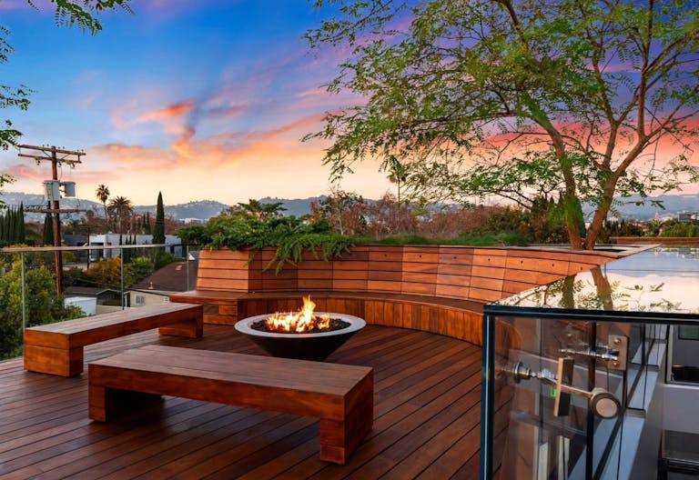 Beautiful Rooftop Venue - Image 4