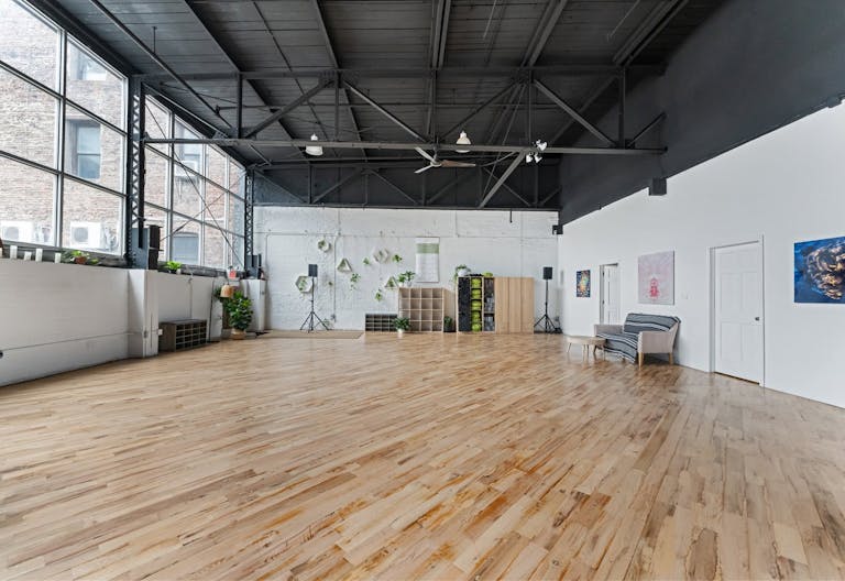 A Real Brooklyn ?: 4,400 Sq Ft Loft in DUMBO with Hardwood Floors, High Ceilings, Natural Light, and Premium Sound & Lighting?Perfect for Any Event! - Image 4