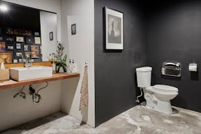 East LA's Premier Photo Studio - Image 8