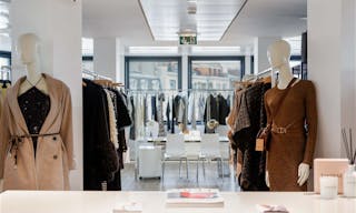 Showroom mode avec vue Tour Eiffel – Paris 17 – 195m² lumineux - Image 1