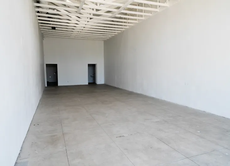 Stunning Retail Space on Iconic Sunset Boulevard - Image 4