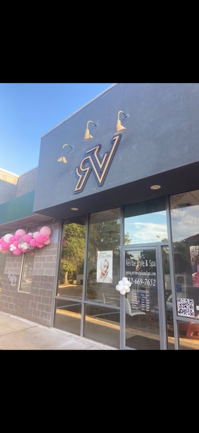 Space available for nail salon or any beauty services - Image 0