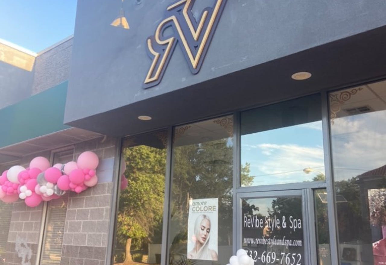 Space available for nail salon or any beauty services - Image 0