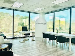 Luxury Office Space On Top Floor ! - Image 0