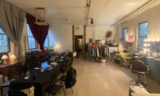 Beautiful and Versatile Open Loft Studio - Image 10