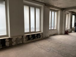 Prime Location Boutique on Rue de Rivoli - Image 14