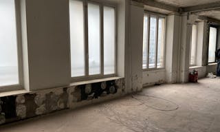 Prime Location Boutique on Rue de Rivoli - Image 14